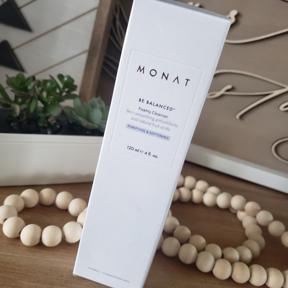 Monat Be Balanced Foamy Cleanser